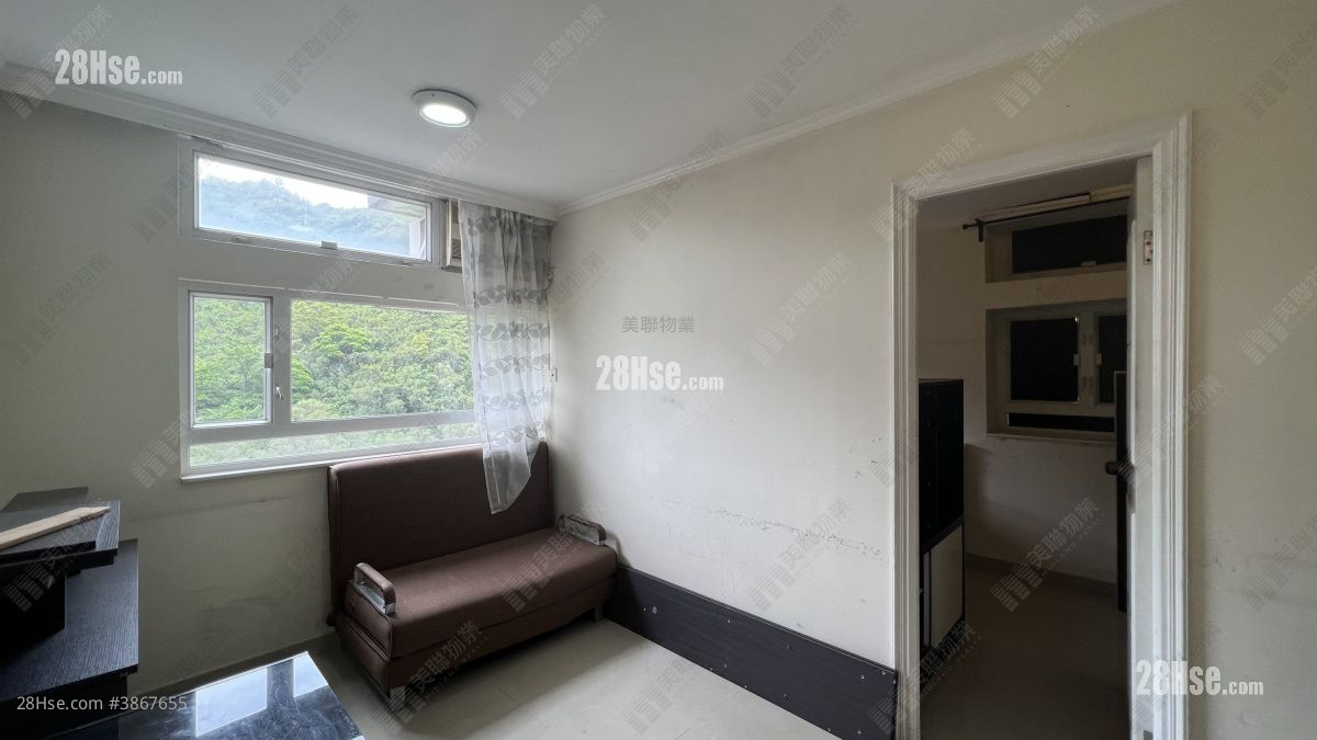 living room: Ching Wah Court Sell 1 Bedroom , 1 Bathroom 363 ft² ( 33.7 m² )