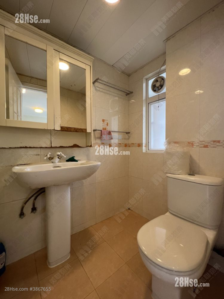 bathroom: Ching Wah Court Sell 1 Bedroom , 1 Bathroom 363 ft² ( 33.7 m² )