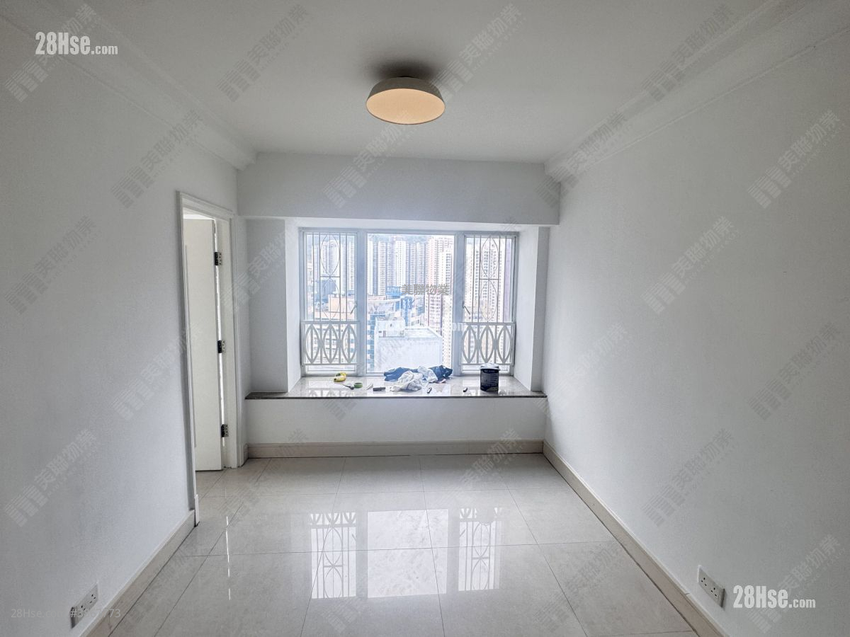 living room: The Apex Rental 2 Bedrooms , 1 Bathroom 473 ft² ( 43.9 m² )
