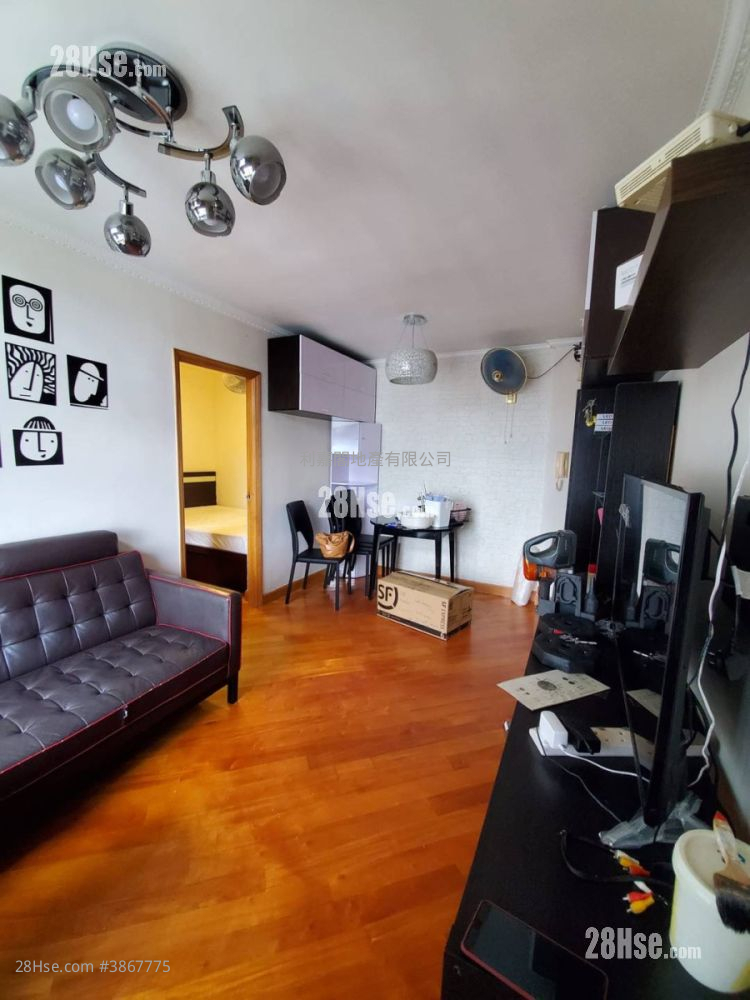Ching Wah Court Sell 2 Bedrooms 401 ft² ( 37.3 m² )
