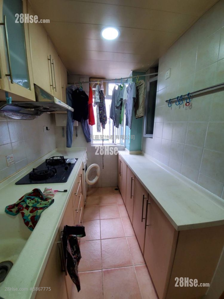 Ching Wah Court Sell 2 Bedrooms 401 ft² ( 37.3 m² )