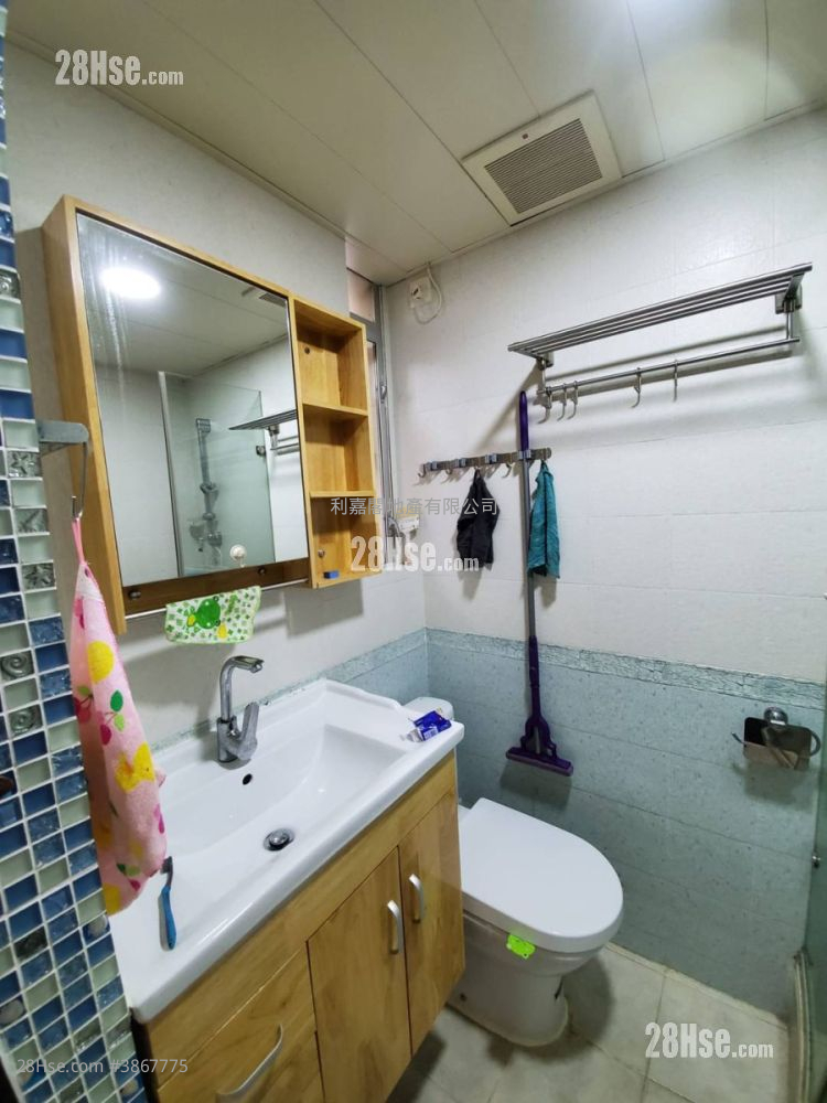 Ching Wah Court Sell 2 Bedrooms 401 ft² ( 37.3 m² )