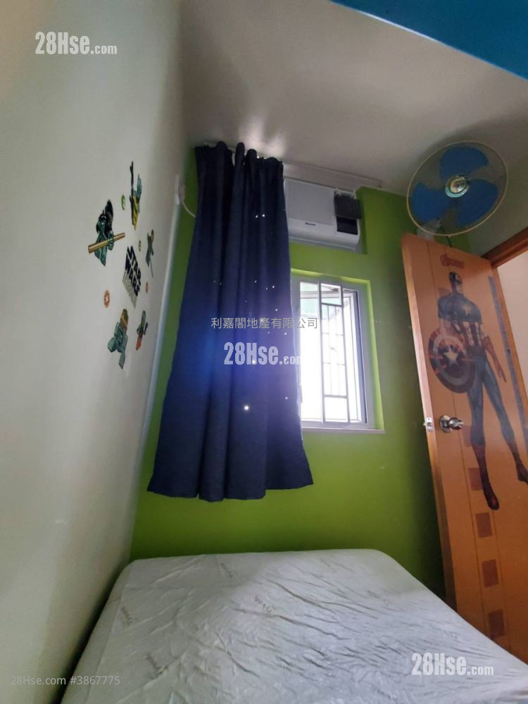 Ching Wah Court Sell 2 Bedrooms 401 ft² ( 37.3 m² )