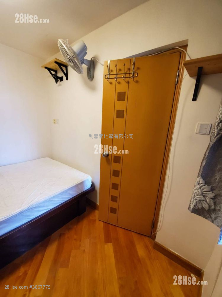 Ching Wah Court Sell 2 Bedrooms 401 ft² ( 37.3 m² )