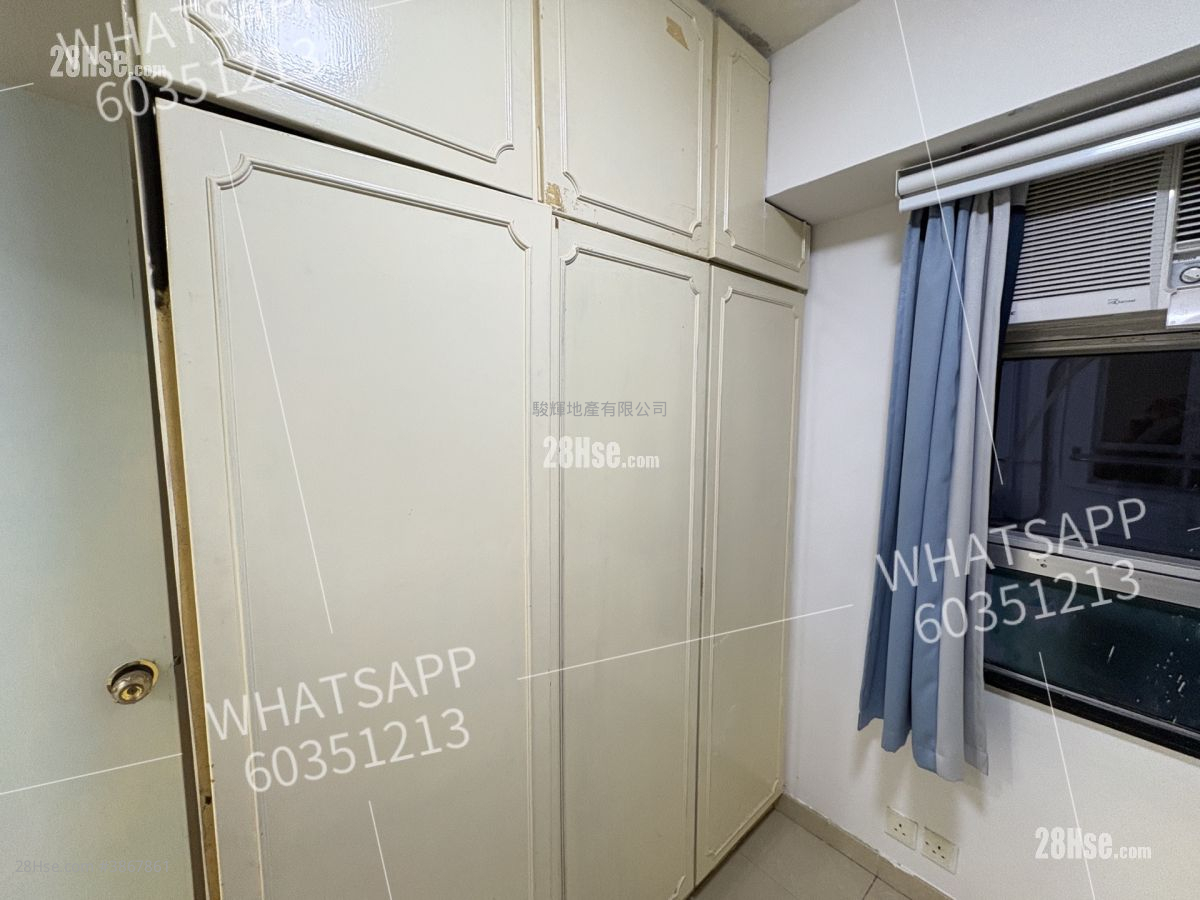 bedroom 1: Po Hang Building Rental 2 Bedrooms , 1 Bathroom 367 ft² ( 34.1 m² )