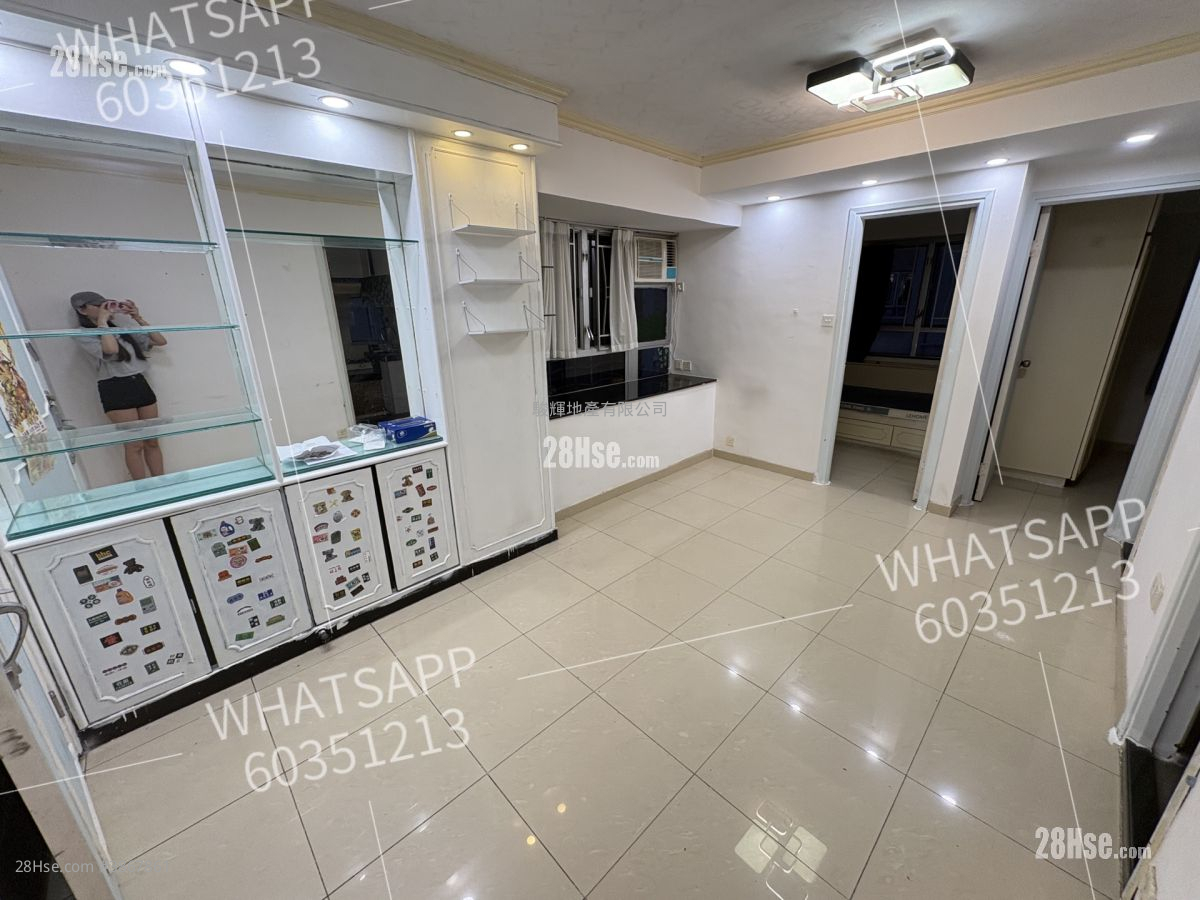 living room: Po Hang Building Rental 2 Bedrooms , 1 Bathroom 367 ft² ( 34.1 m² )