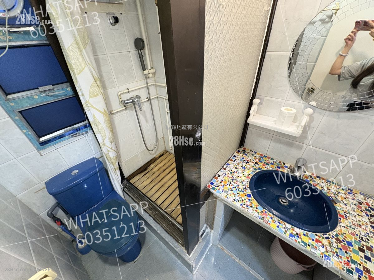 bathroom: Po Hang Building Rental 2 Bedrooms , 1 Bathroom 367 ft² ( 34.1 m² )