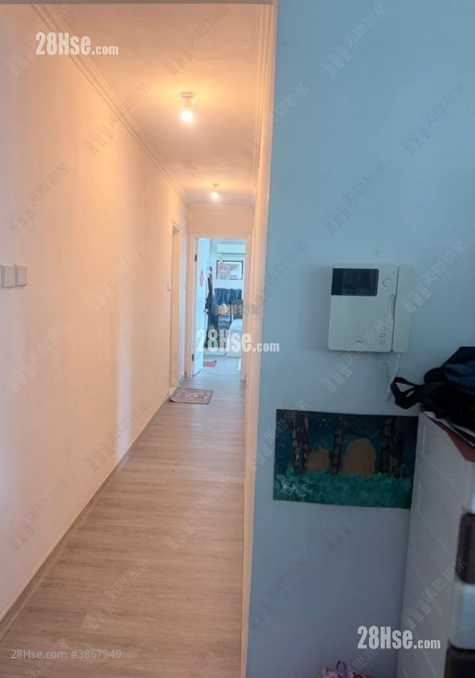 Royal Ascot Rental 3 Bedrooms , 2 Bathrooms 1,373 ft² ( 127.6 m² )