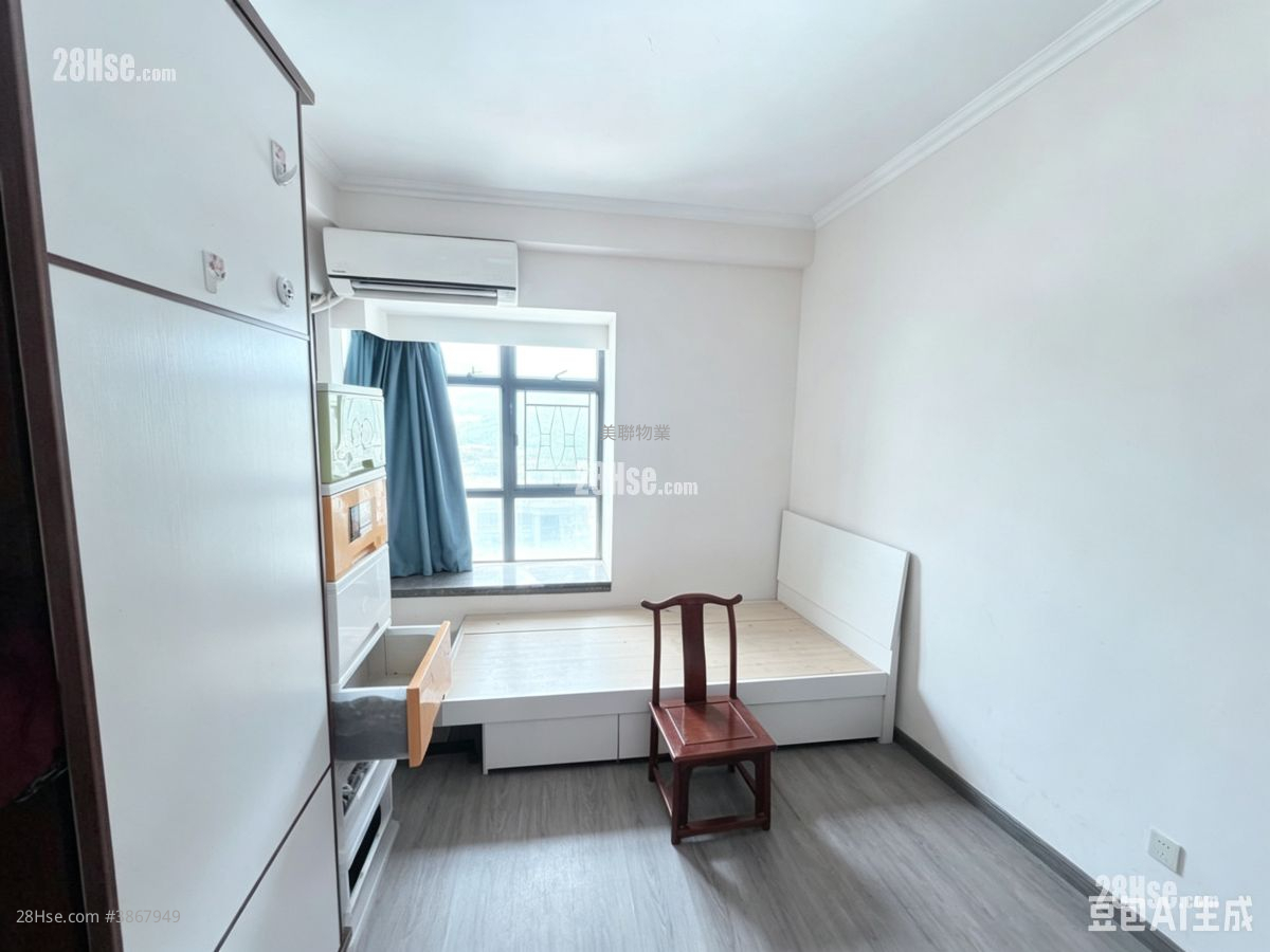 Royal Ascot Rental 3 Bedrooms , 2 Bathrooms 1,373 ft² ( 127.6 m² )