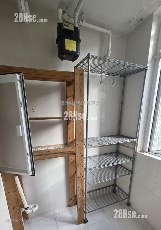 Ching Wah Court Sell 2 Bedrooms , 1 Bathroom 363 ft² ( 33.7 m² )