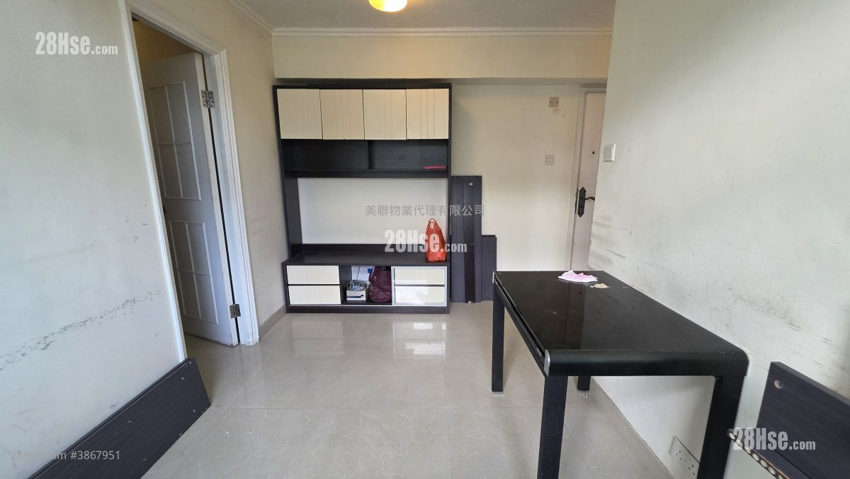 Ching Wah Court Sell 2 Bedrooms , 1 Bathroom 363 ft² ( 33.7 m² )