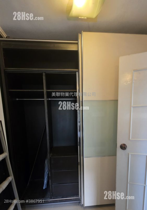 Ching Wah Court Sell 2 Bedrooms , 1 Bathroom 363 ft² ( 33.7 m² )