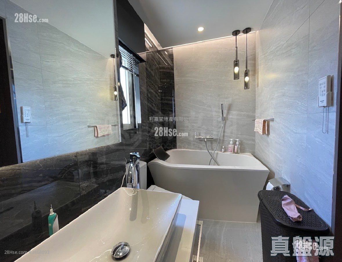 La Place De Victoria Sell 3 Bedrooms 932 ft² ( 86.6 m² )