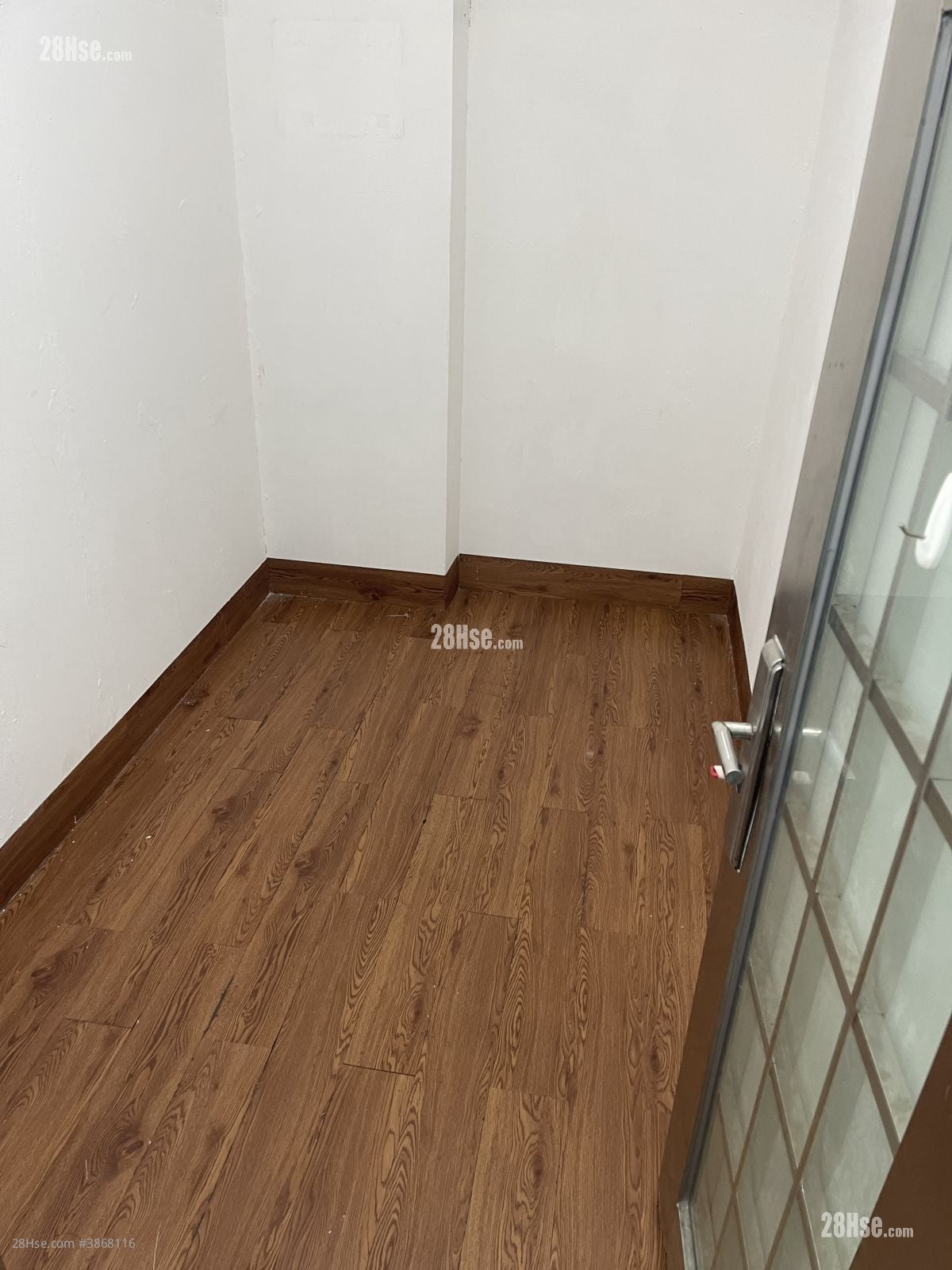Wing Chai Industrial Building Rental 1 Bedroom , 1 Toilet 65 ft² ( 6.0 m² )