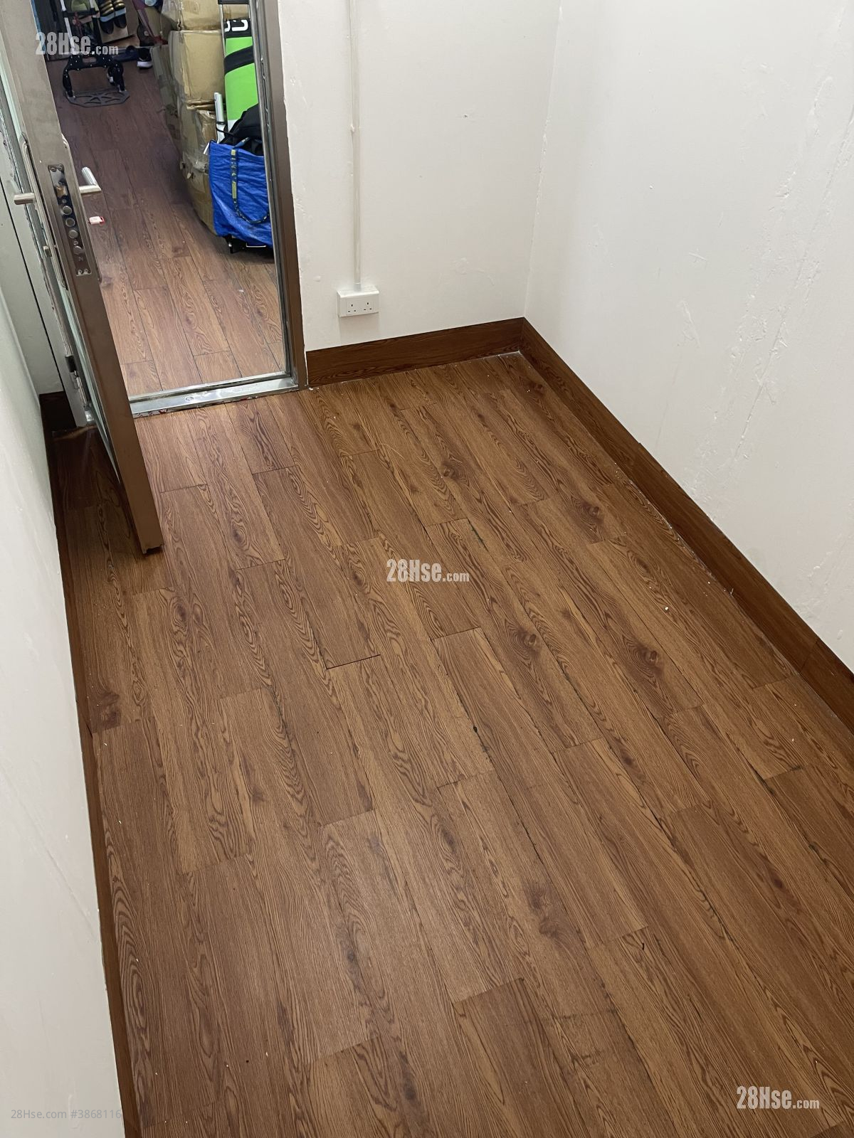 Wing Chai Industrial Building Rental 1 Bedroom , 1 Toilet 65 ft² ( 6.0 m² )