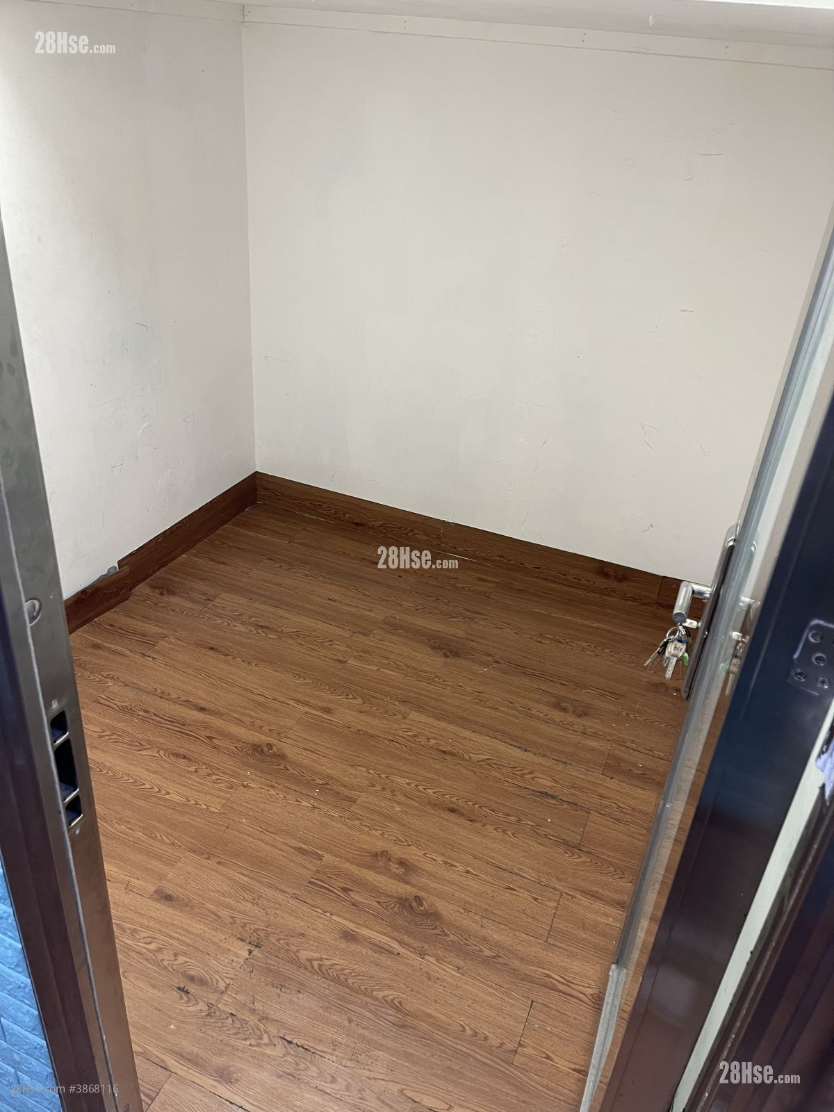Wing Chai Industrial Building Rental 1 Bedroom , 1 Toilet 65 ft² ( 6.0 m² )