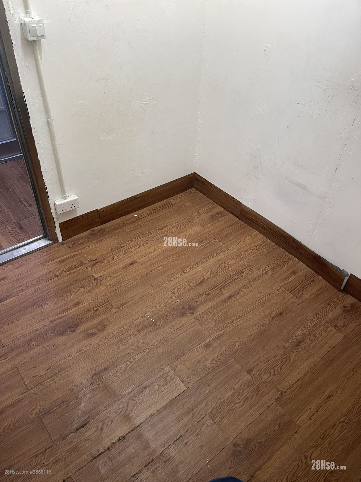 Wing Chai Industrial Building Rental 1 Bedroom , 1 Toilet 65 ft² ( 6.0 m² )