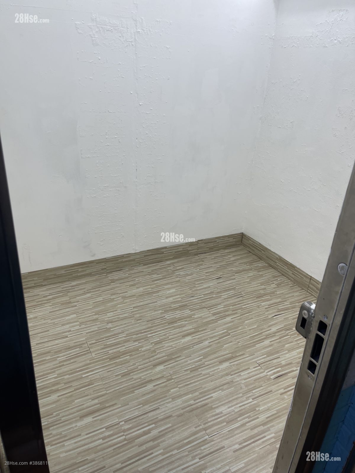 Wing Chai Industrial Building Rental 1 Bedroom , 1 Toilet 65 ft² ( 6.0 m² )