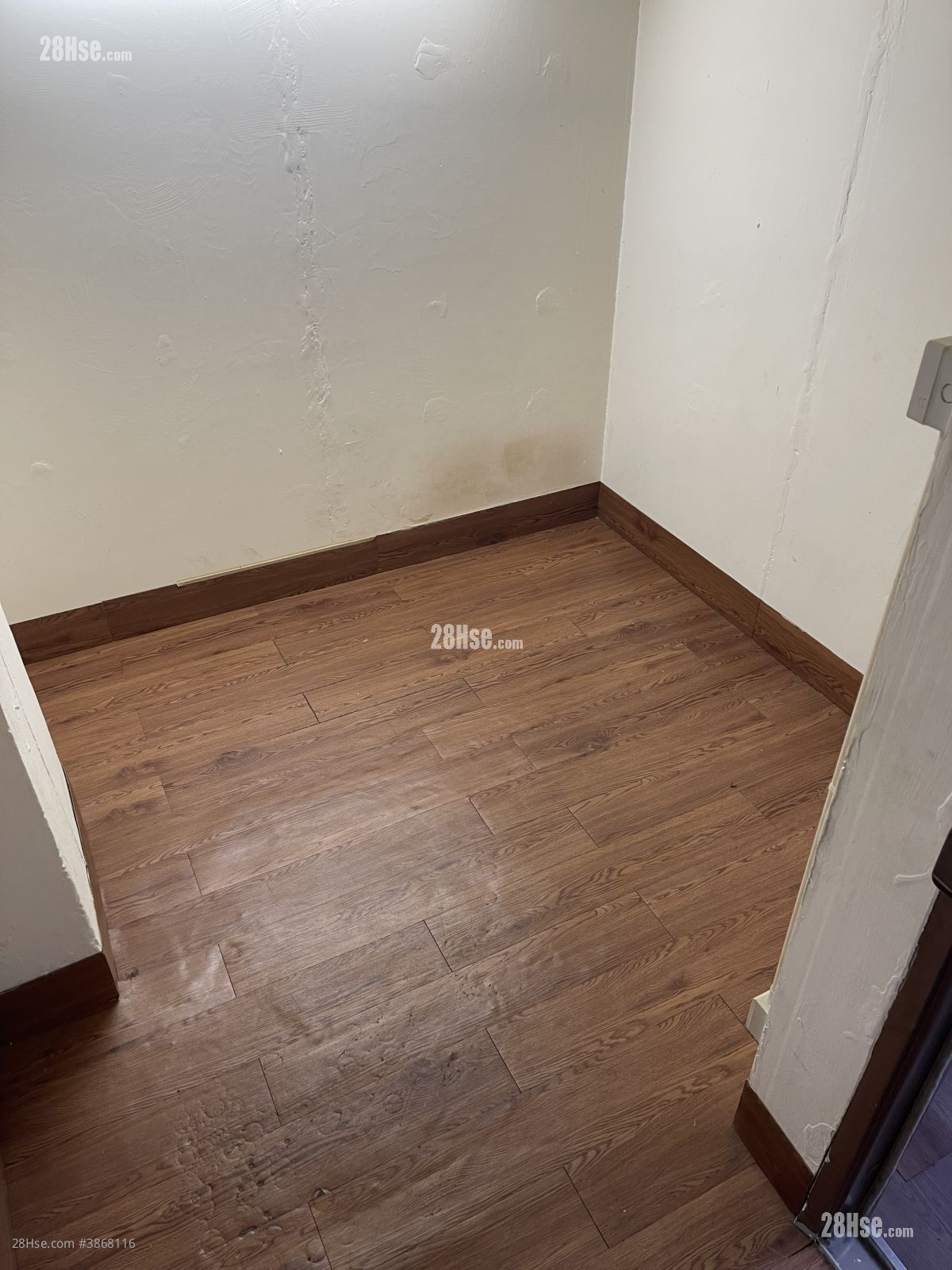Wing Chai Industrial Building Rental 1 Bedroom , 1 Toilet 65 ft² ( 6.0 m² )