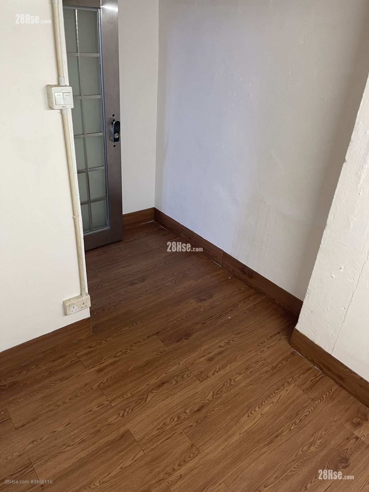 Wing Chai Industrial Building Rental 1 Bedroom , 1 Toilet 65 ft² ( 6.0 m² )