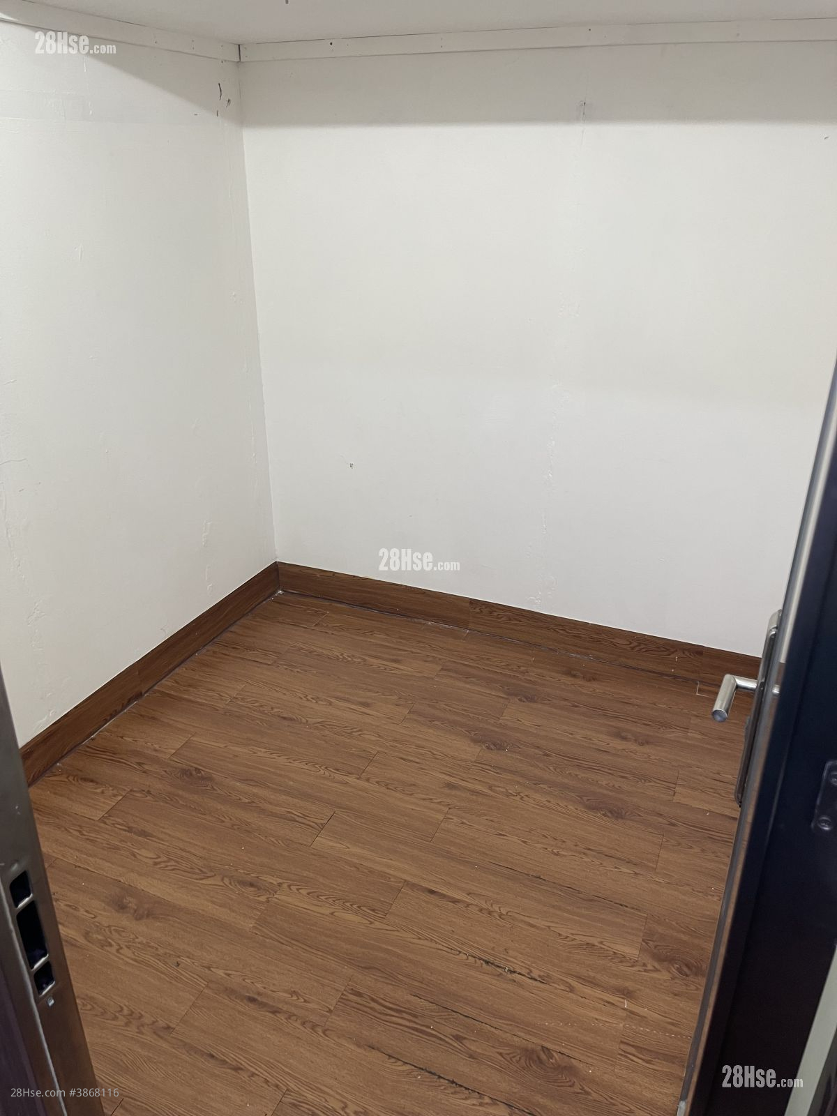 Wing Chai Industrial Building Rental 1 Bedroom , 1 Toilet 65 ft² ( 6.0 m² )
