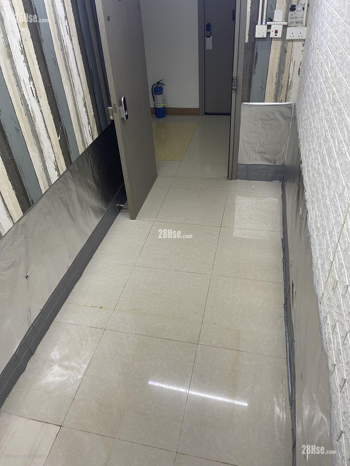 Wing Chai Industrial Building Rental 1 Bedroom , 1 Toilet 65 ft² ( 6.0 m² )