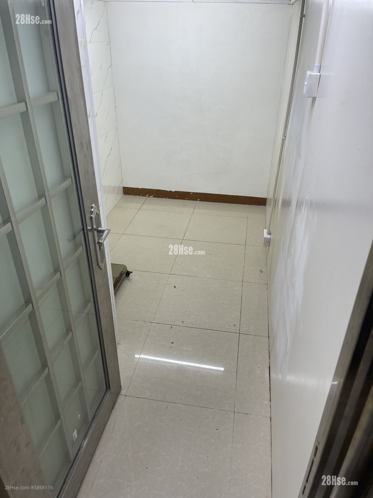Wing Chai Industrial Building Rental 1 Bedroom , 1 Toilet 65 ft² ( 6.0 m² )