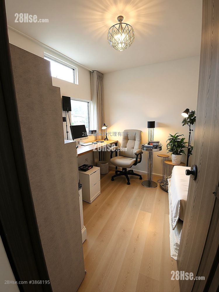 Tai Hing Gardens Sell 2 Bedrooms , 1 Bathroom 419 ft² ( 38.9 m² )