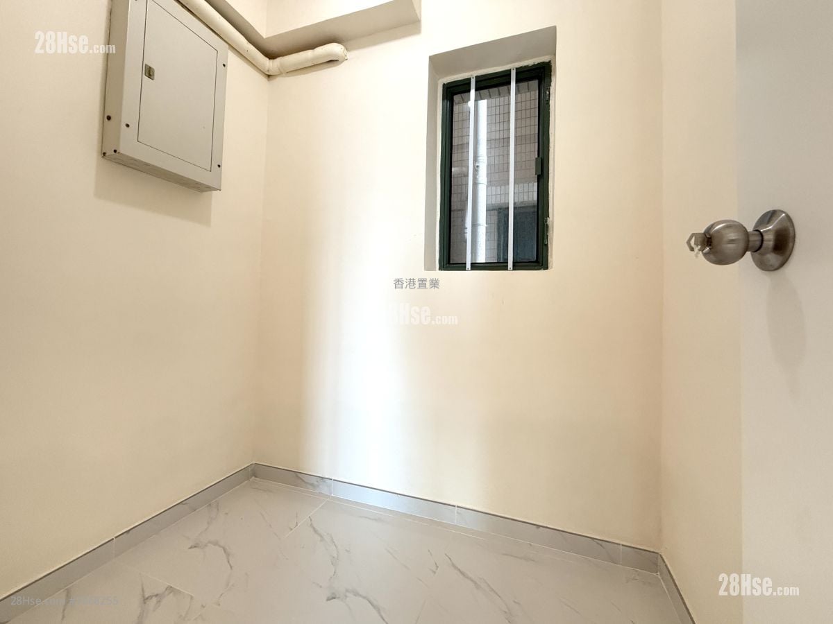 Island Harbourview Sell 3 Bedrooms , 2 Bathrooms 786 ft² ( 73.0 m² )
