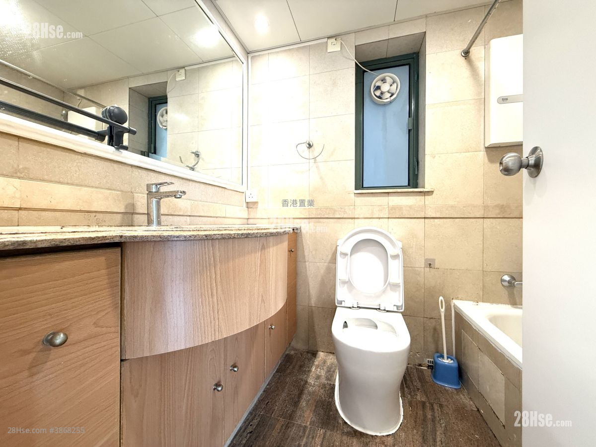 Island Harbourview Sell 3 Bedrooms , 2 Bathrooms 786 ft² ( 73.0 m² )