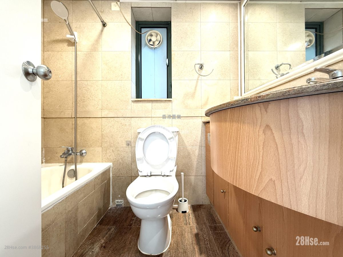 Island Harbourview Sell 3 Bedrooms , 2 Bathrooms 786 ft² ( 73.0 m² )