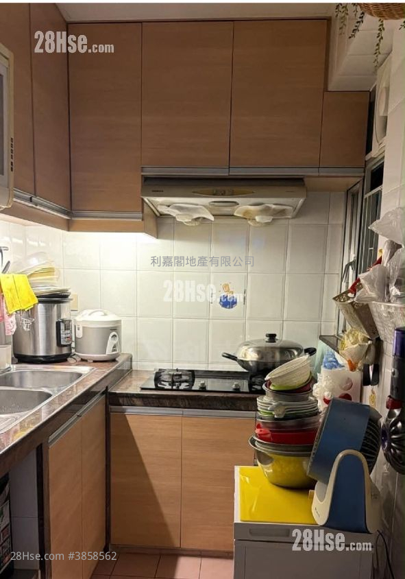 Kornhill Garden Sell 3 Bedrooms , 1 Bathroom