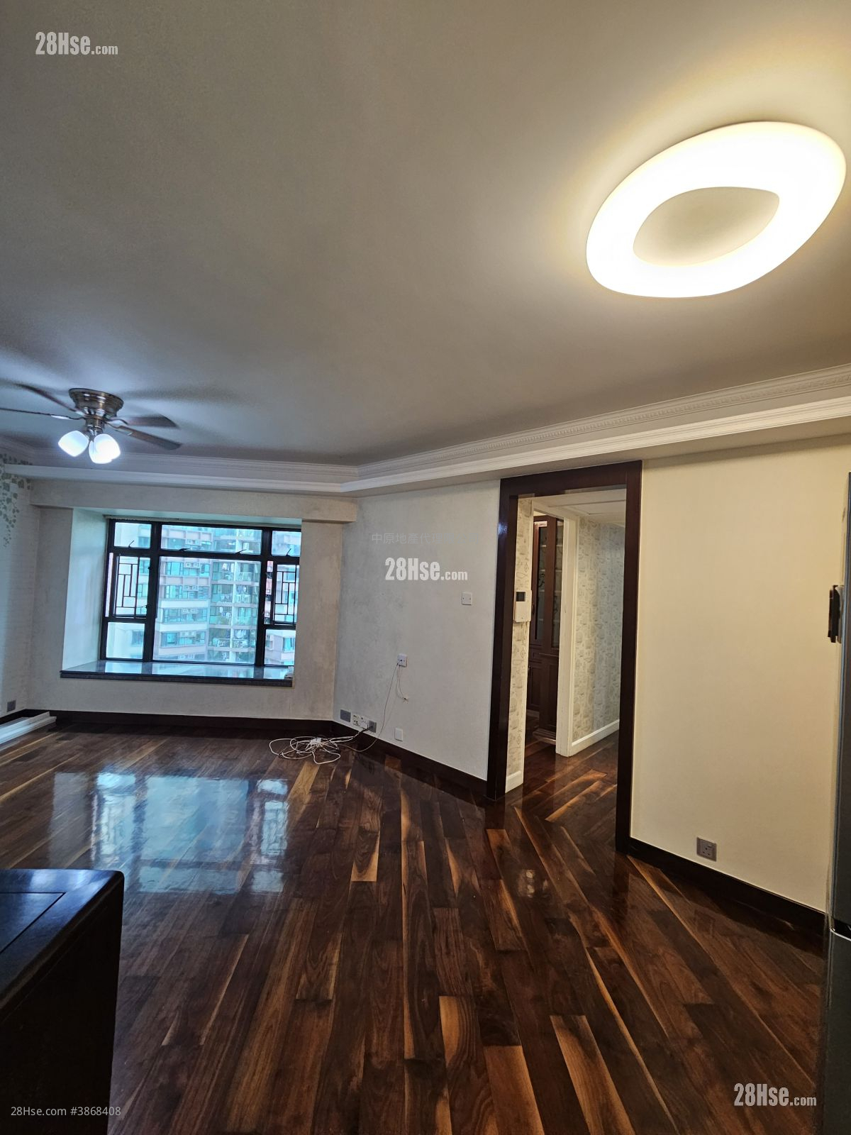 Royal Ascot Rental 3 Bedrooms , 2 Bathrooms 676 ft² ( 62.8 m² )