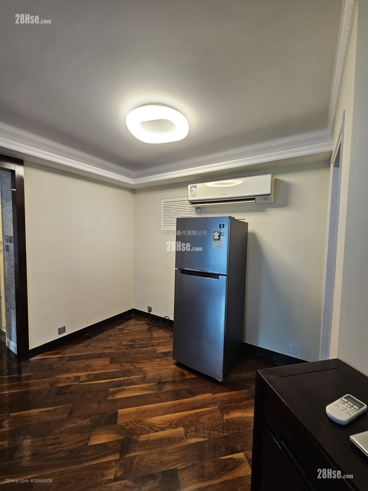 Royal Ascot Rental 3 Bedrooms , 2 Bathrooms 676 ft² ( 62.8 m² )