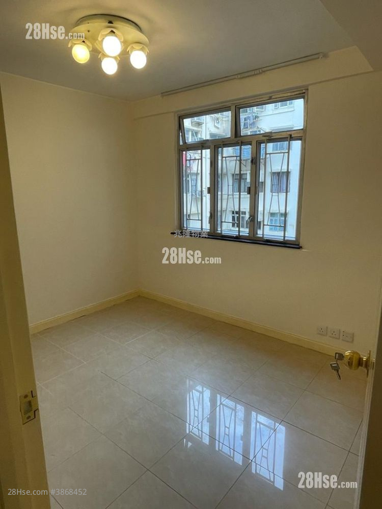 Bedford Gardens Rental 3 Bedrooms , 1 Bathroom 597 ft² ( 55.5 m² )