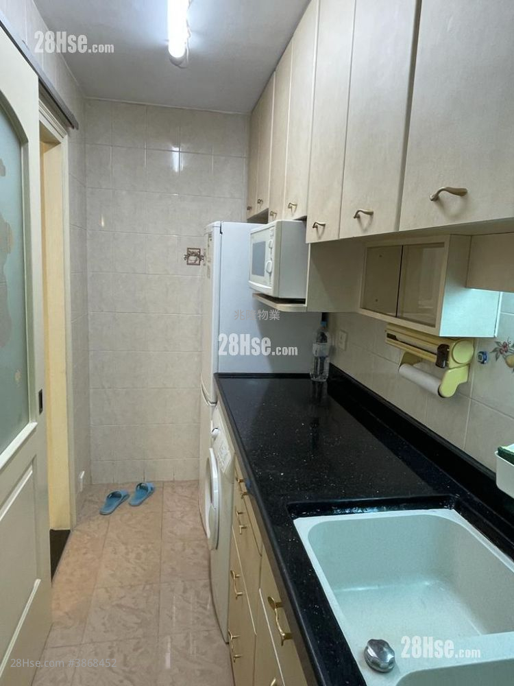 Bedford Gardens Rental 3 Bedrooms , 1 Bathroom 597 ft² ( 55.5 m² )