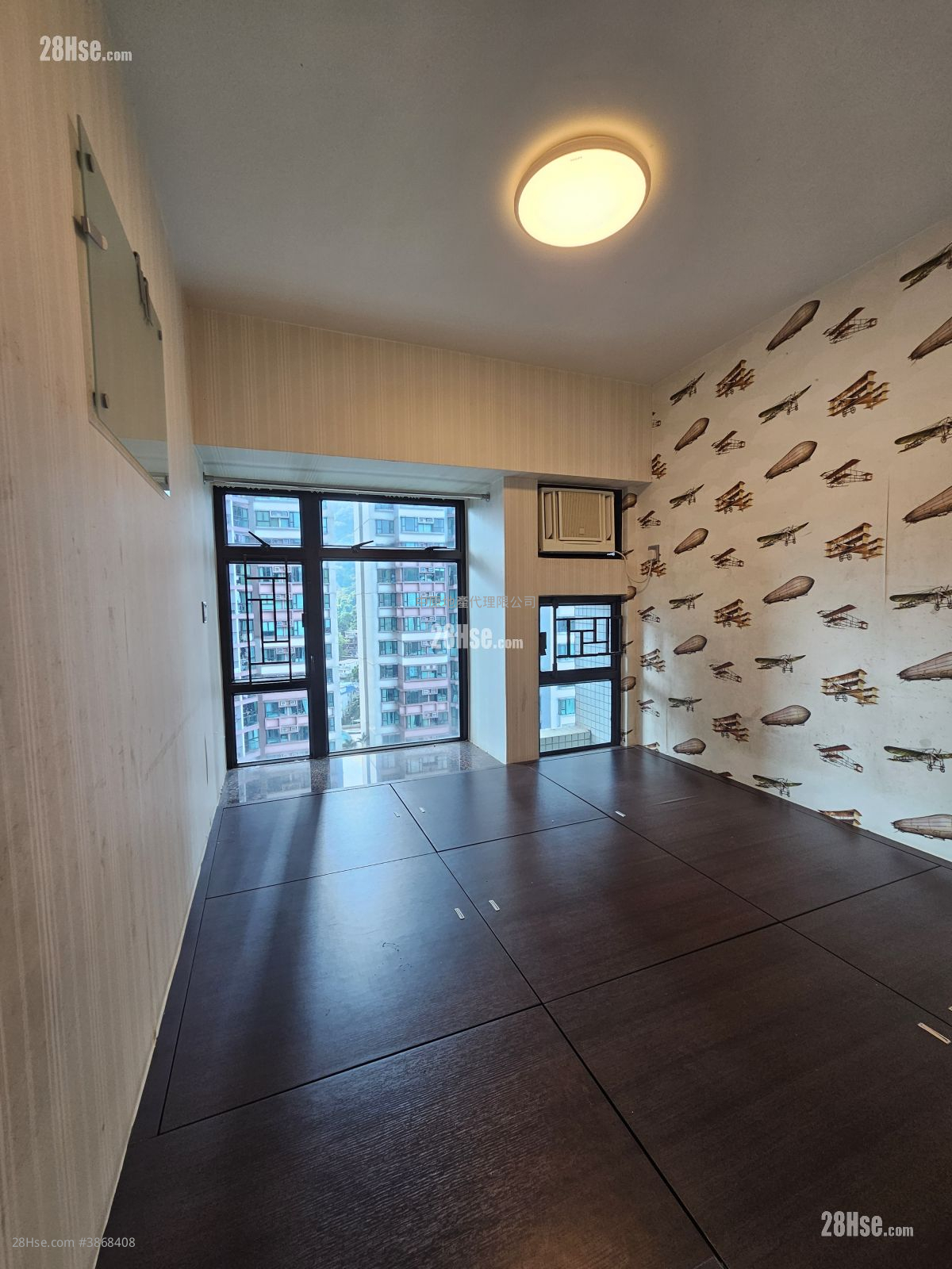 Royal Ascot Rental 3 Bedrooms , 2 Bathrooms 676 ft² ( 62.8 m² )