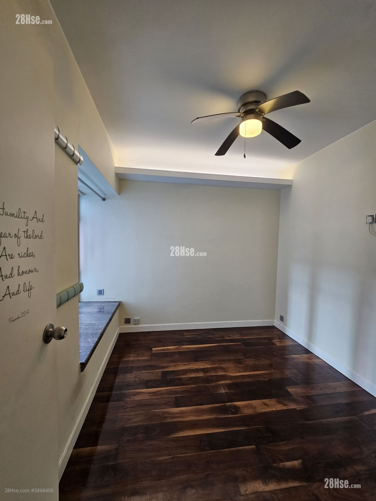 Royal Ascot Rental 3 Bedrooms , 2 Bathrooms 676 ft² ( 62.8 m² )