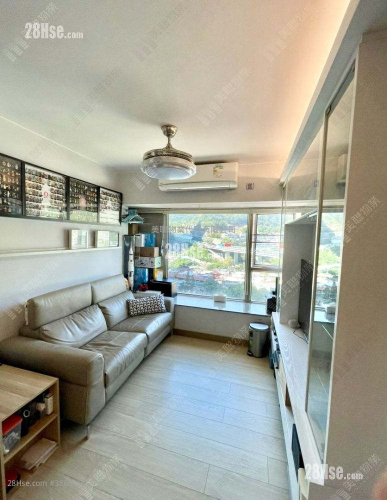 living room: Bellagio Sell 2 Bedrooms , 1 Bathroom 524 ft² ( 48.7 m² )