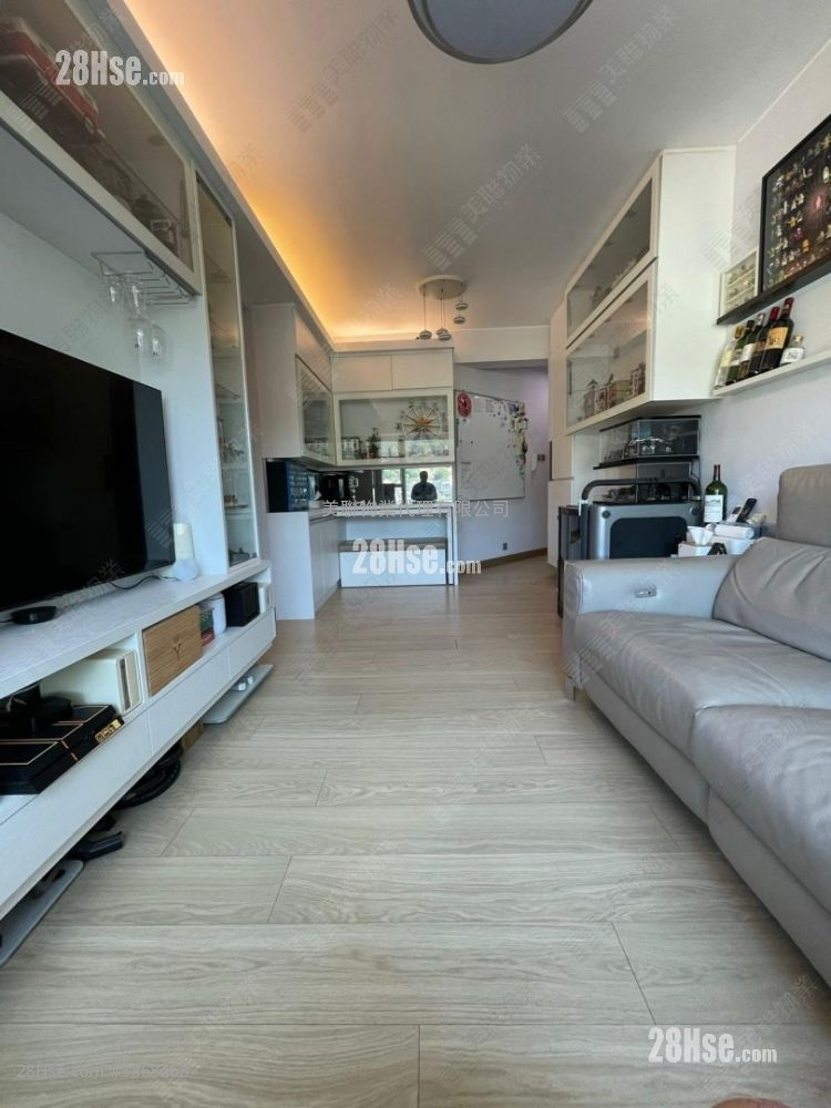 living room: Bellagio Sell 2 Bedrooms , 1 Bathroom 524 ft² ( 48.7 m² )