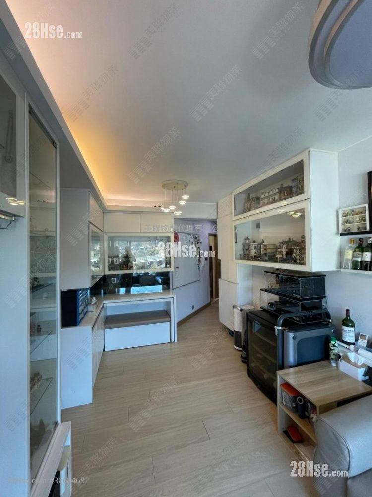 living room: Bellagio Sell 2 Bedrooms , 1 Bathroom 524 ft² ( 48.7 m² )