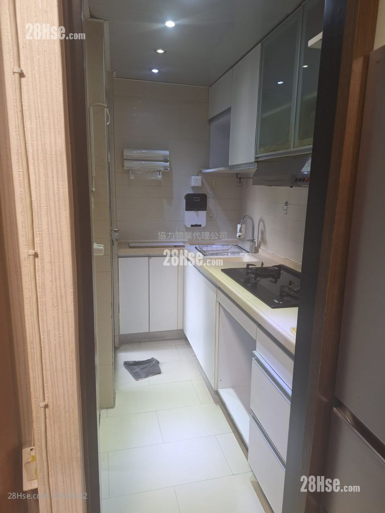 Hing Lung Building Sell 2 Bedrooms , 1 Bathroom 298 ft² ( 27.7 m² )