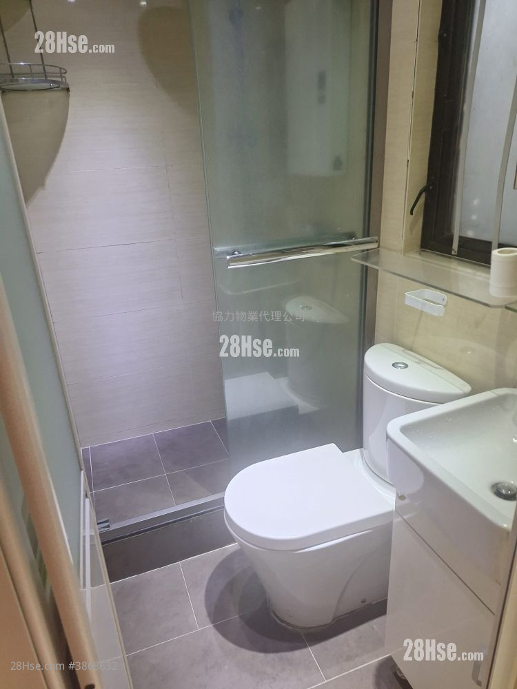 Hing Lung Building Sell 2 Bedrooms , 1 Bathroom 298 ft² ( 27.7 m² )