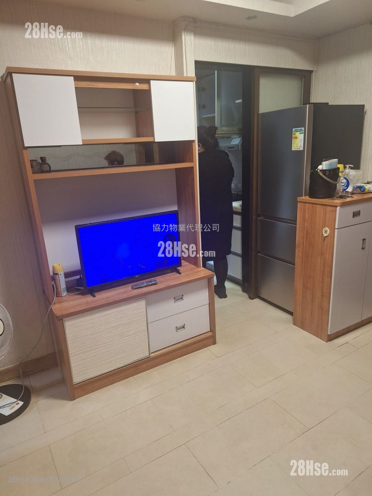 Hing Lung Building Sell 2 Bedrooms , 1 Bathroom 298 ft² ( 27.7 m² )