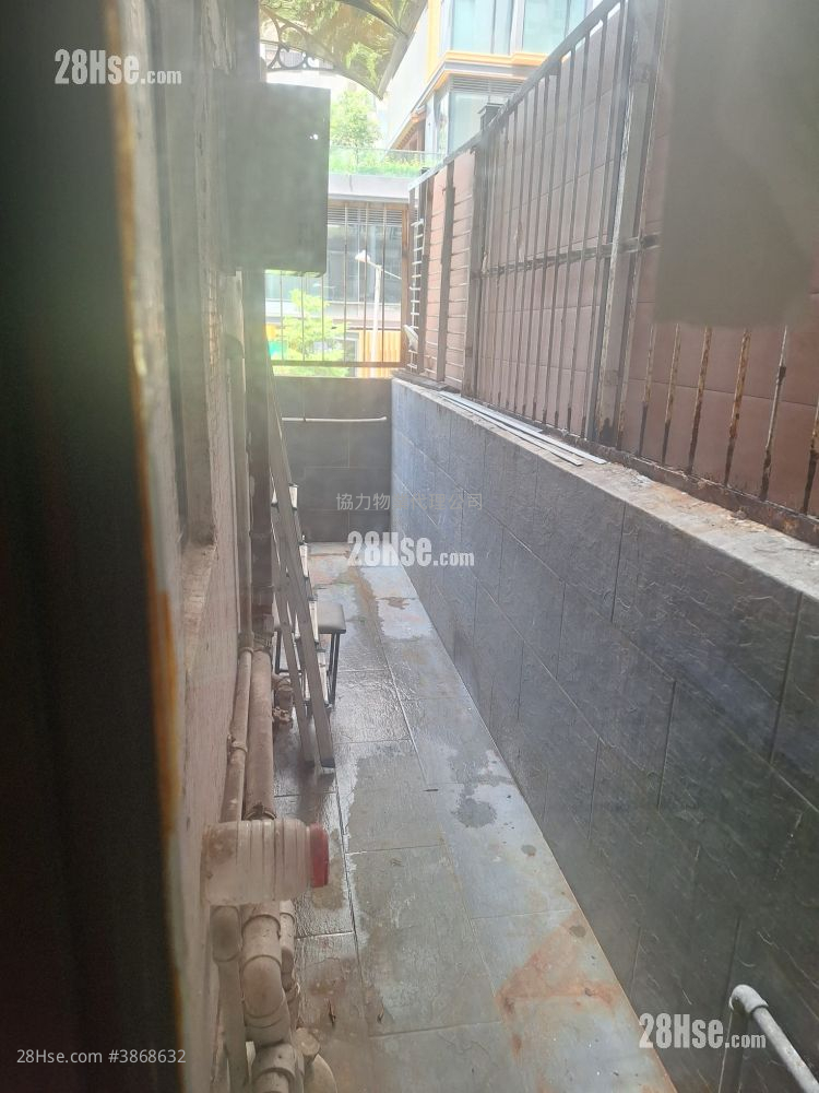 Hing Lung Building Sell 2 Bedrooms , 1 Bathroom 298 ft² ( 27.7 m² )