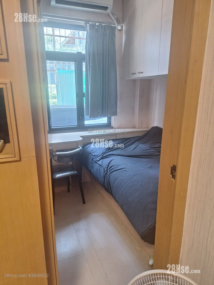 Hing Lung Building Sell 2 Bedrooms , 1 Bathroom 298 ft² ( 27.7 m² )