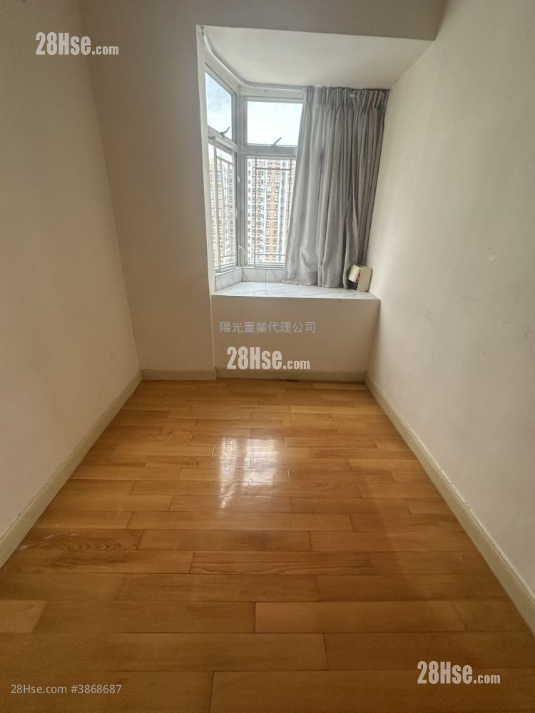 Tak Fook Building Sell 295 ft² ( 27.4 m² )