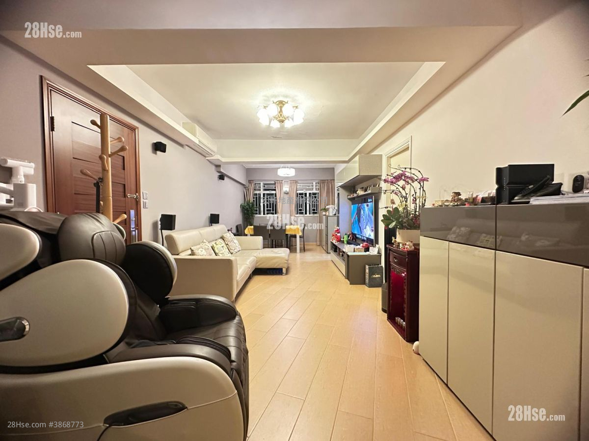Apartment Sell 3 Bedrooms , 1 Bathroom 746 ft² ( 69.3 m² )