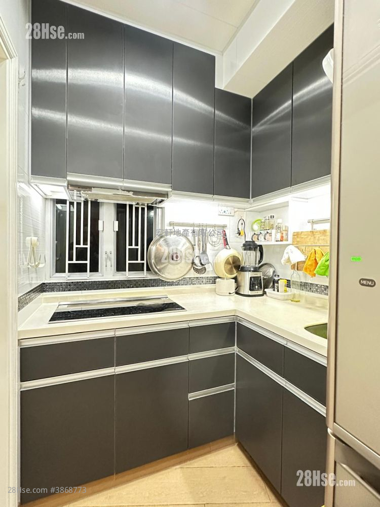 Apartment Sell 3 Bedrooms , 1 Bathroom 746 ft² ( 69.3 m² )