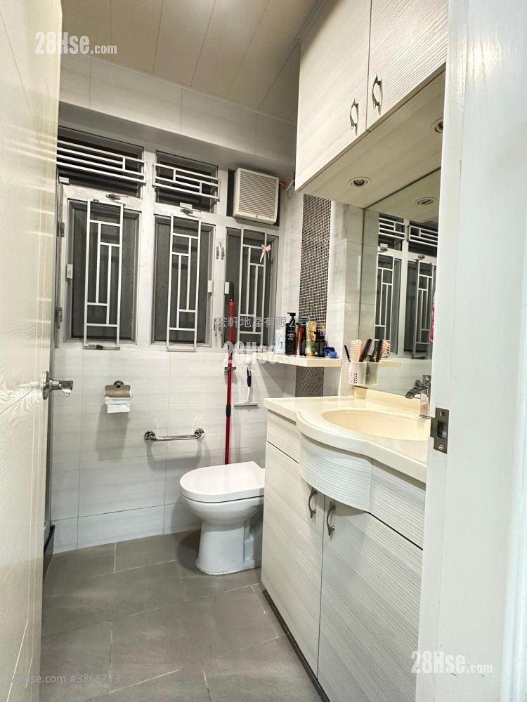 Apartment Sell 3 Bedrooms , 1 Bathroom 746 ft² ( 69.3 m² )